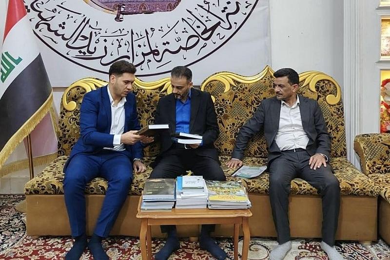 قسم الشؤون الفكرية يهدي إصداراته الحديثة إلى مكاتب المراجع وعدد من المؤسسات في بابل