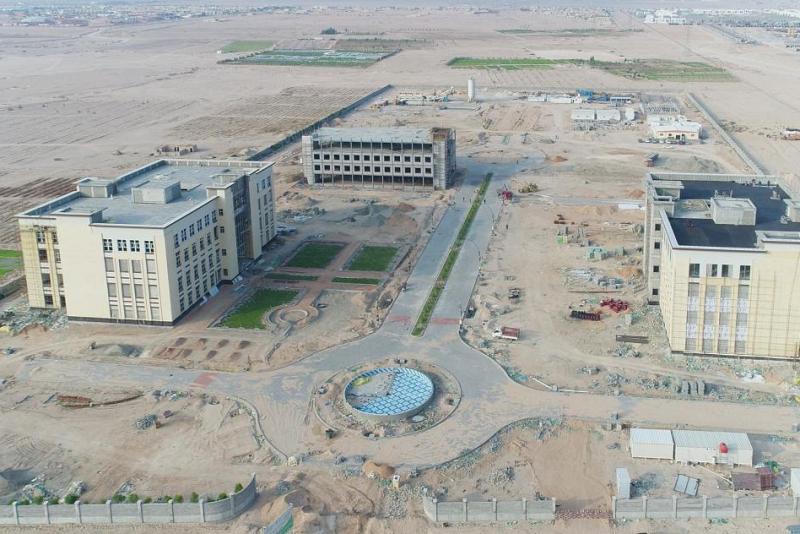 بالصّور: تصاعد وتيرة الأعمال في المجمّع التعليميّ لجامعة الكفيل في النجف الأشرف