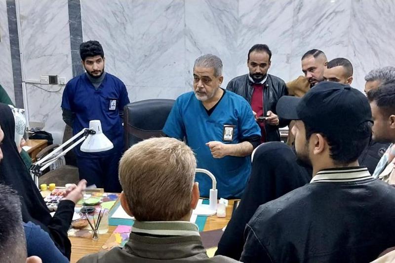 وفد أكاديمي من بغداد يطلع على آلية ترميم المخطوطات في قسم الشؤون الفكرية
