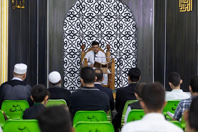 المجمَع العلمي يقيم محاضرة تدبرية لطلبة الحفظ في بغداد