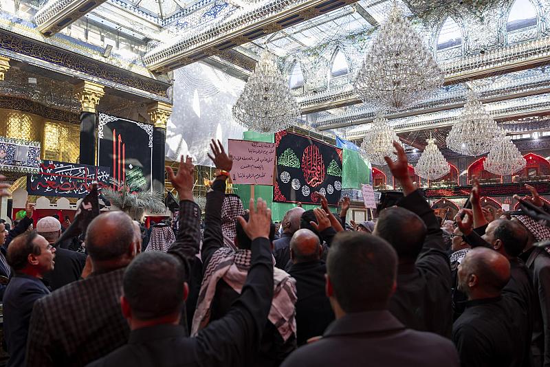 المواكب العزائية تواصل إحياء ذكرى شهادة السيدة الزهراء (عليها السلام) في كربلاء