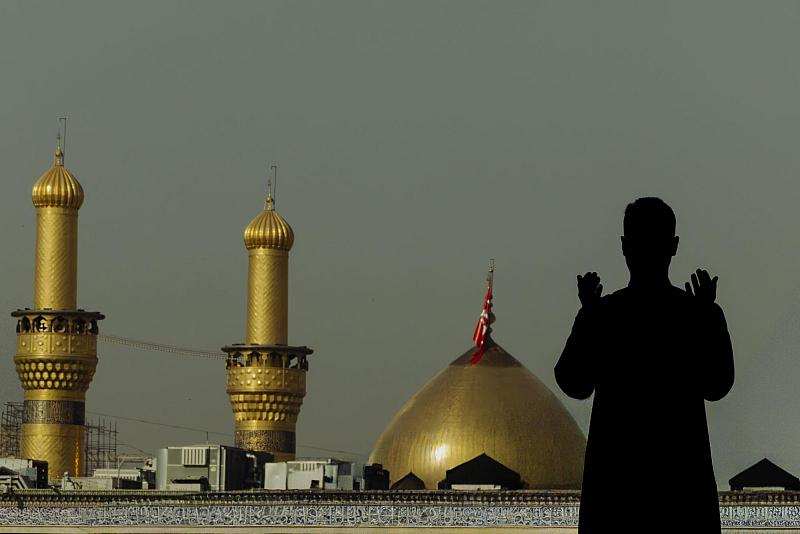 العتبة العباسية المقدسة تفتح باب التسجيل لتأدية زيارة الإمام الحسين (عليه السلام) بالإنابة في الأول من رجب