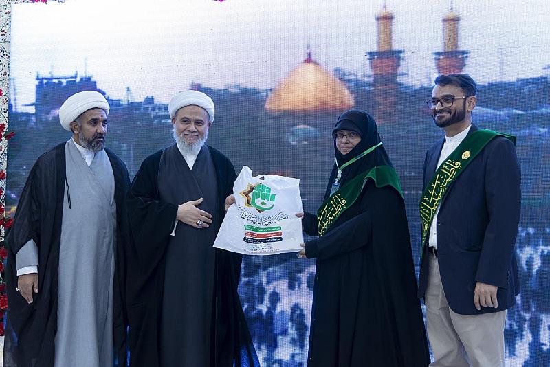 وفد العتبة العباسية المقدسة يكرّم الباحثات المشاركات في الندوة الحوارية حول السيدة الزهراء (عليها السلام)