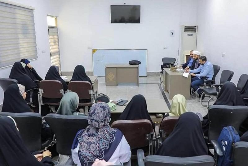 قسم الشؤون الفكرية يقدّم محاضرة حول تعزيز الروح الإيجابية في جامعة العميد