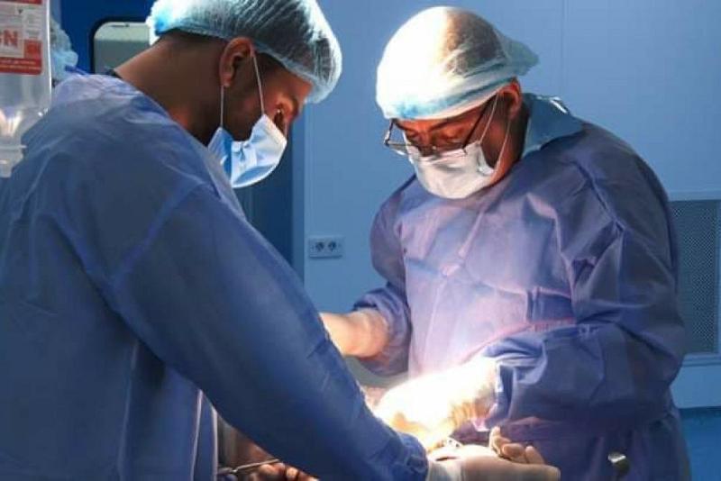 أطبّاءُ مستشفى الكفيل التخصّصي ينجحون باستئصال ورمٍ كبير من بنكرياس مريضةٍ خمسينيّة