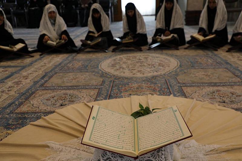 معهد القرآن الكريم النسويّ يجري مسابقة (المشكاة) لطالبات الجامعات