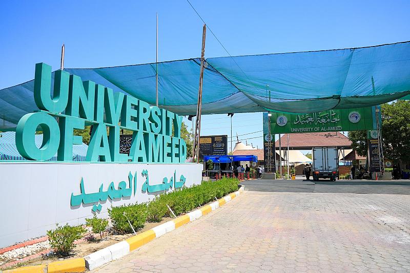 على مساحة 5 آلاف متر مربع.. قسم الصيانة ينشر قماش الساران في جامعة العميد