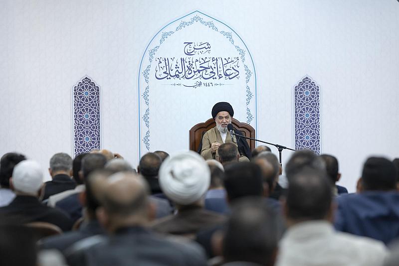 أستاذ الحوزة العلمية العلامة السيد أحمد الصافي يلقي المحاضرة العلمية الثامنة لشرح دعاء أبي حمزة الثمالي في شهر رمضان المبارك 1446هـ