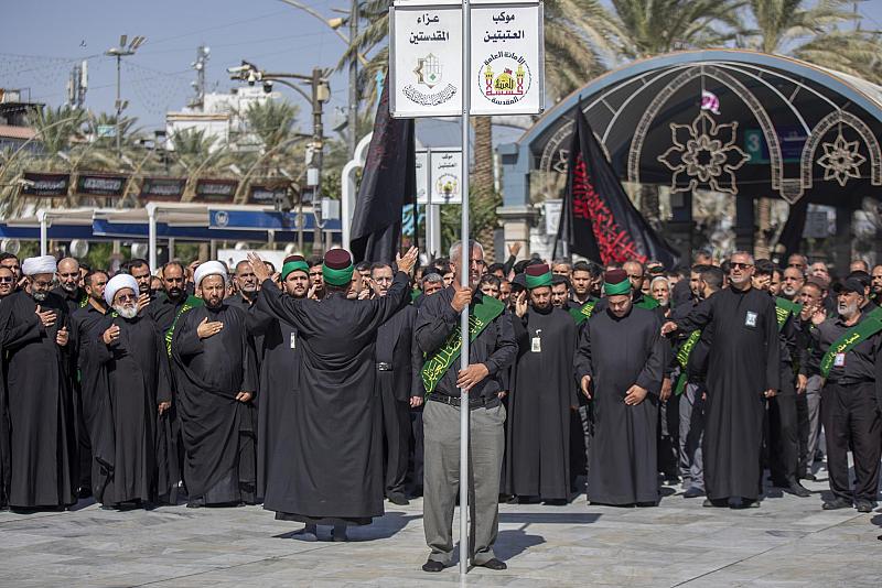 خَدمة العتبتين المقدستين يُحيون ذكرى شهادة الإمام الحسن العسكري (عليه السلام) عَبرَ موكب عزاء موحّد