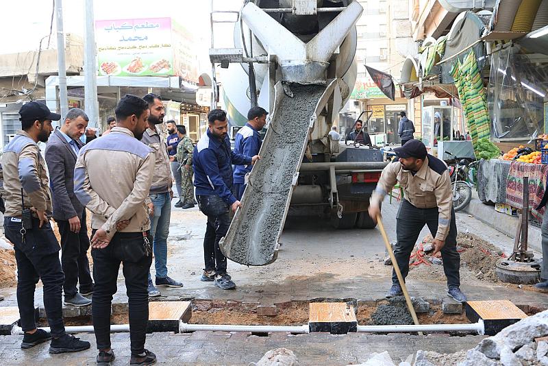 قسم ما بين الحرمين ينصب عارضة هيدروليكية في إحدى الطرق المؤدّية إلى العتبة العباسية