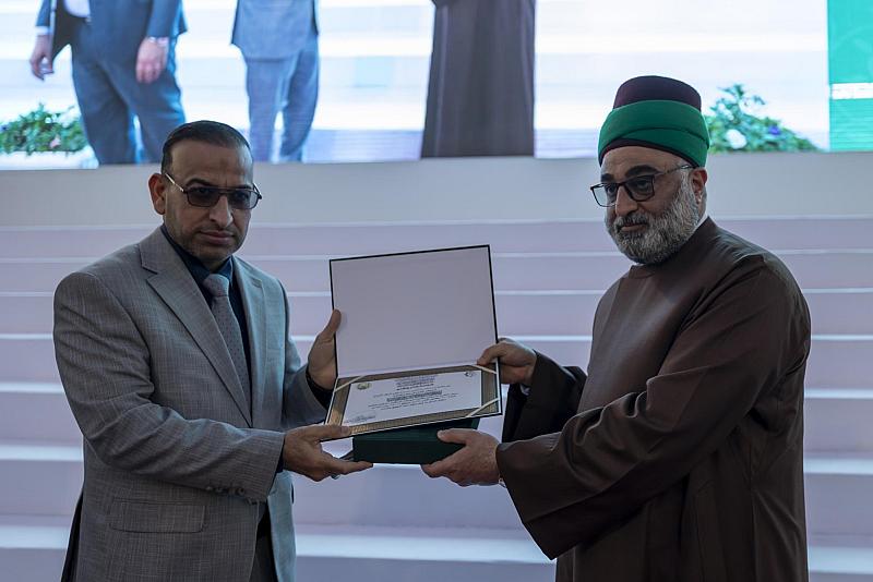 العتبة العباسية المقدسة تكرّم عددًا من ممثلي الجامعات العراقية المشارِكة في حفل التخرج المركزي العاشر