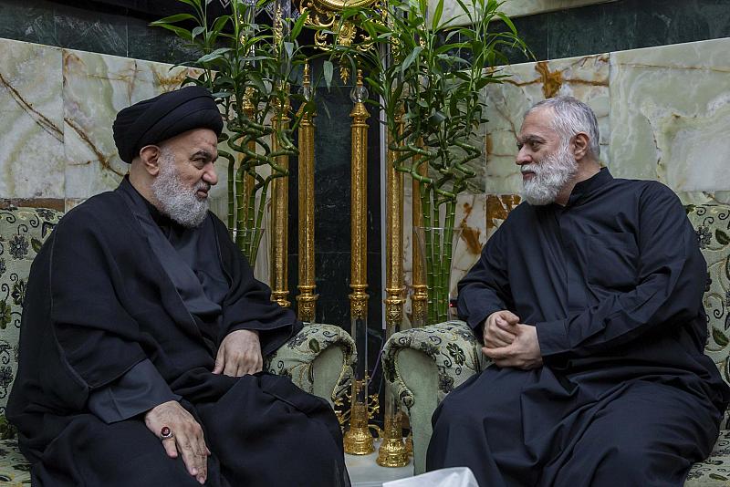 خلال استقباله نجله.. سماحة السيد الصافي يقدم التعازي باستشهاد سماحة السيد الخامنئي (رضوان الله عليه) وعائلته