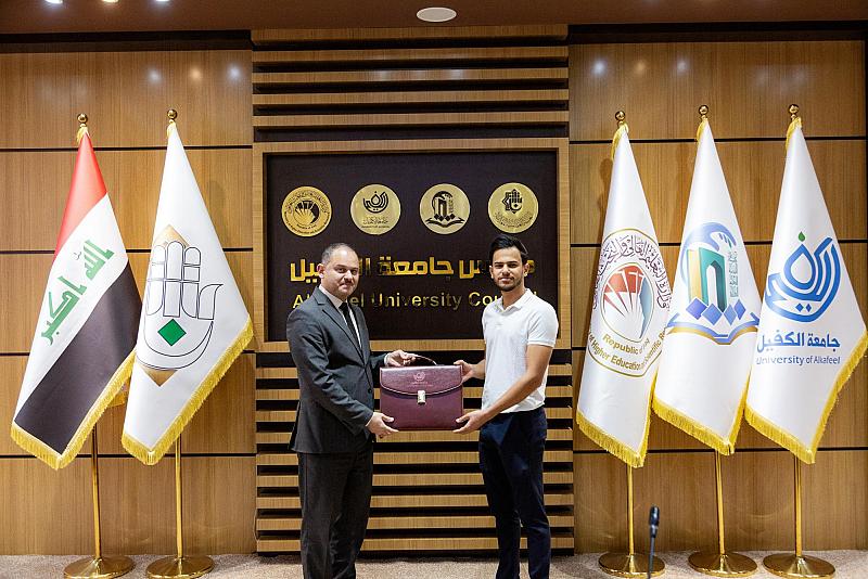 جامعة الكفيل تكرّم فريق كلية الشيخ الطوسي المشارك في مونديال الجامعات العراقية