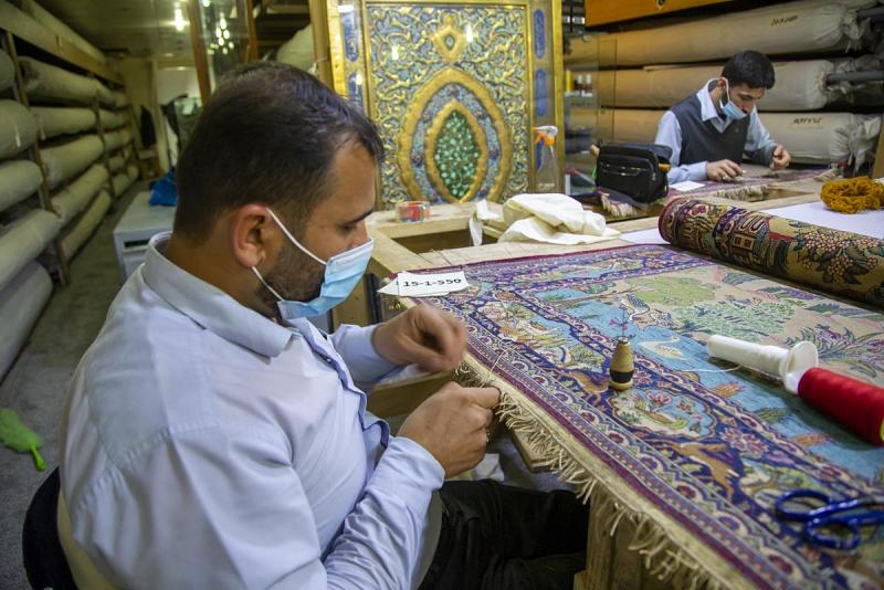 كيف تتمّ أعمال صيانة السجّاد  في متحف الكفيل؟