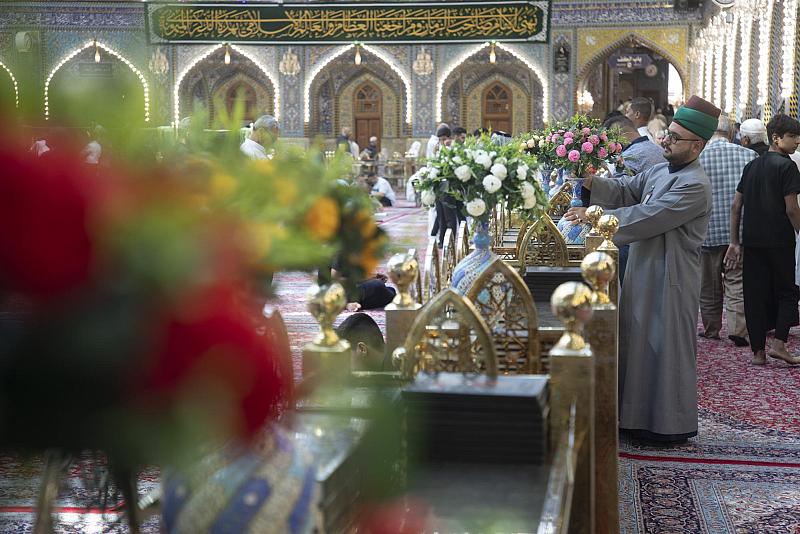 قسم رعاية الصحن ينشر أكاليل الورد بذكرى ولادة الصادقَين (صلوات الله عليهما)