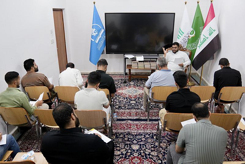 المجمع العلمي يجري اختبارًا نظريًّا لطلبة دورة (زاد القارئ نحو الإتقان) في المثنى