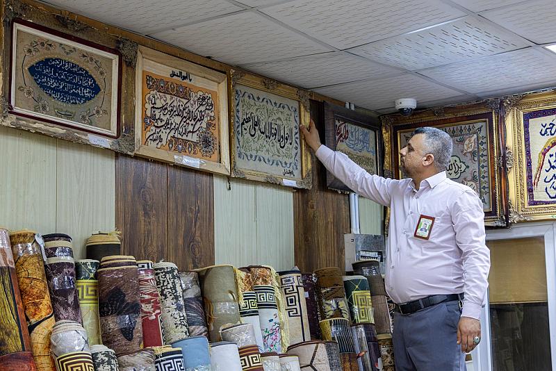 عَبرَ وحدة المبيعات.. قسم المخازن يعرض منتجات متنوِّعة للزائرين بأسعار مدعومة