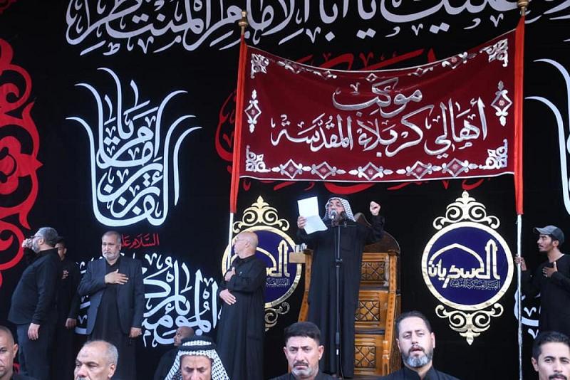 أهالي كربلاء وموكبُها الموحّد يُحيون شهادة الإمام العسكريّ (عليه السلام) عند مرقده الطاهر