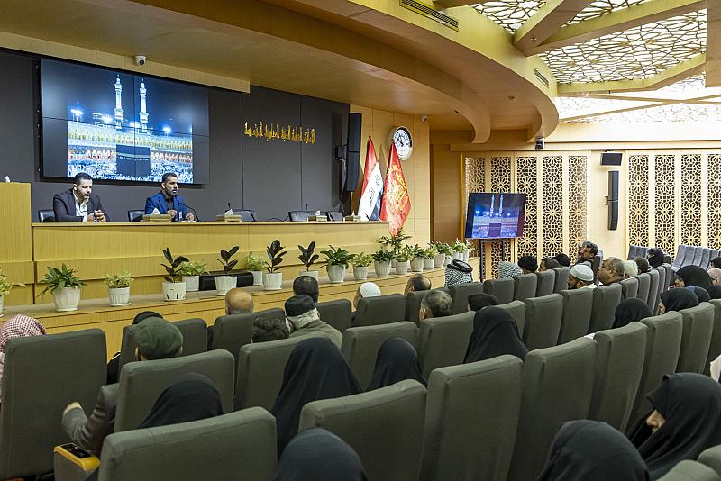 قسم السياحة الدينية ينظّم محاضرةً إرشادية لمعتمري حملة الساقي