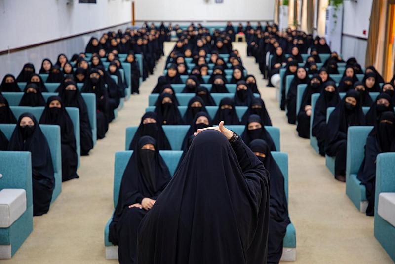 المشاركات في مخيم بنات العقيدة يُشدن ببرامجه وورشه الثقافية والعلمية المتنوعة