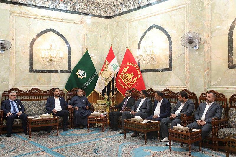 العتبتان المقدستان العلوية والعباسية تبحثان تعزيز التعاون في مجال خدمة الزائرين