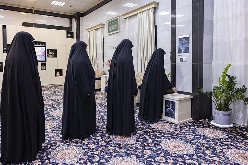 مكتب المتولّي الشرعيّ للشؤون النسوية يفتتح منفذاً لجمع التبرّعات للشعبين اللبناني والإيراني في مركز الصدّيقة الطاهرة