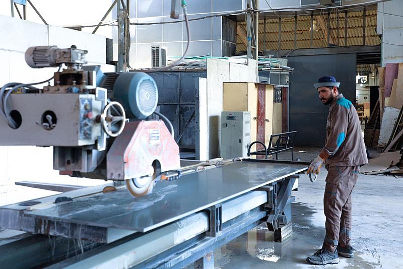 قسم الصناعات والحرف الفنية: نعتمد معايير هندسية وفنية عالمية في تصنيع المرمر والكوارتز