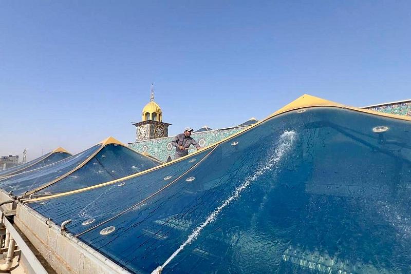 قسم الصيانة ينهي أعمال غسل الزجاج الخارجي لسقف مرقد أبي الفضل العباس (عليه السلام)