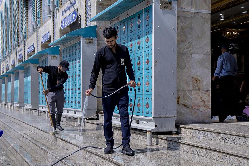 في الأيام الأولى من شهر صفر.. قسم الشؤون الخدمية ينفذ حملة لتنظيف محيط العتبة العباسية المقدسة
