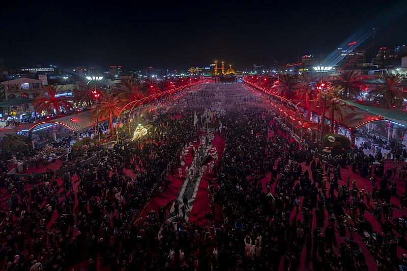 المؤمنون يحيون ليلة الجمعة الثانية من شهر المحرّم عند مرقد أبي الفضل العباس (عليه السلام)