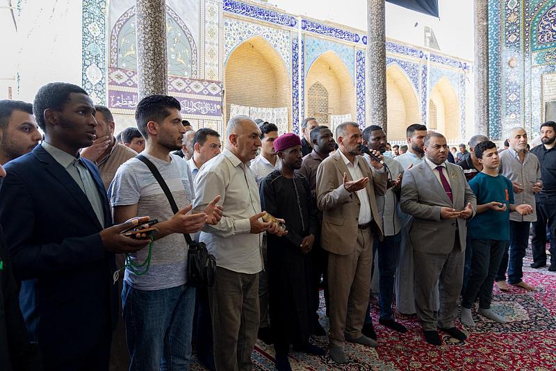 قسم العلاقات العامّة ينظّم رحلة دينية للطلبة الدوليّين في جامعة كربلاء لزيارة العتبات المقدّسة