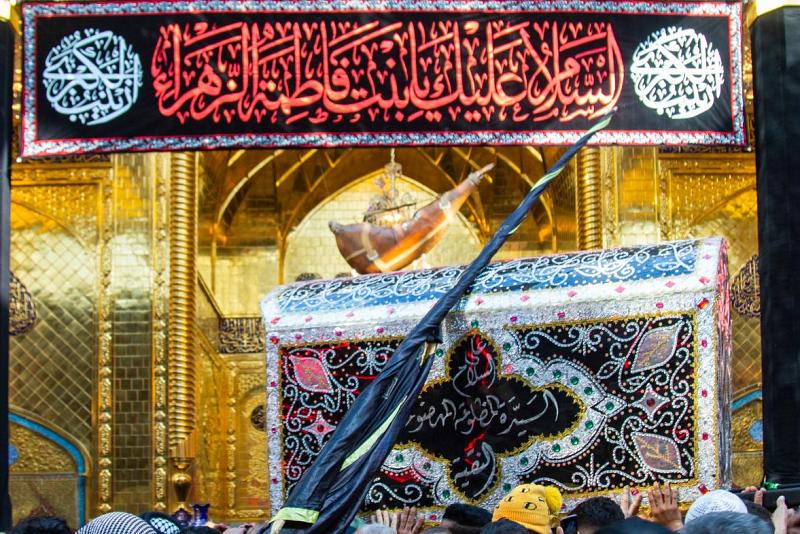 مواكبُ العزاء في كربلاء تتوافد على العتبتَيْن المقدّستَيْن إحياءً لذكرى وفاة عقيلة الطالبيّين (عليها السلام)