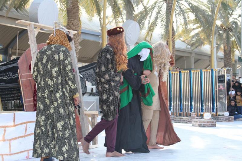 بين الحرمين الشريفين يحتضنُ عرضاً مسرحيّاً يأسر القلوب ويجسّد شهادة الزهراء(عليها السلام)..