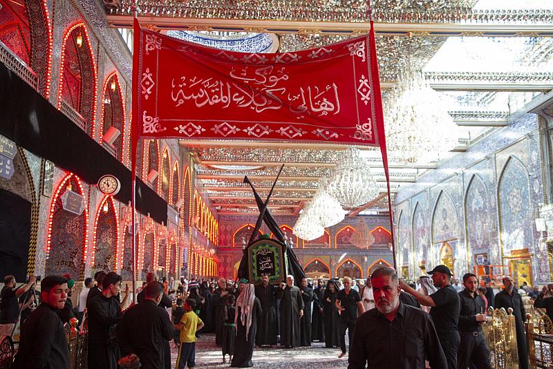 مواكب العزاء تحيي ذكرى شهادة الإمام الحسن العسكري (عليه السلام) في كربلاء