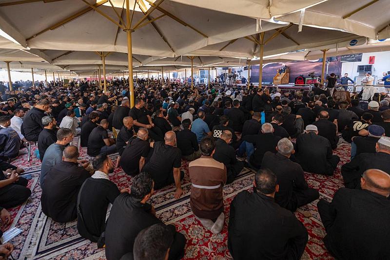 جموع المؤمنين تشارك في قراءة مقتل الإمام الحسن العسكري (عليه السلام) في مدينة سامراء
