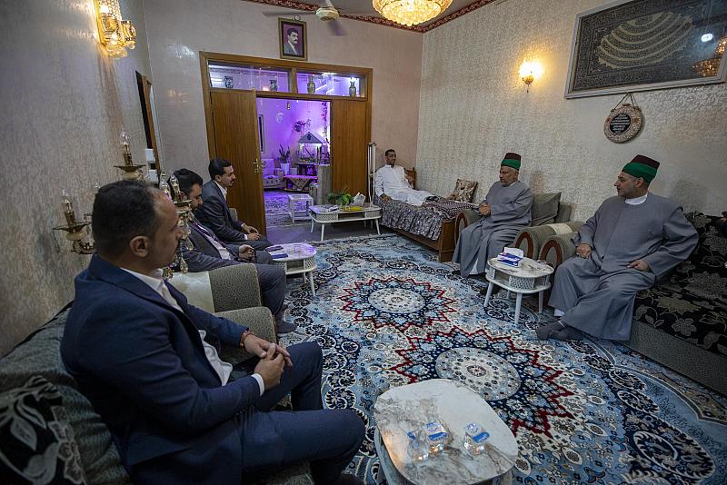وفد العتبة العباسية المقدسة يزور عددًا من المنتسبين المرضى للاطمئنان على صحتهم