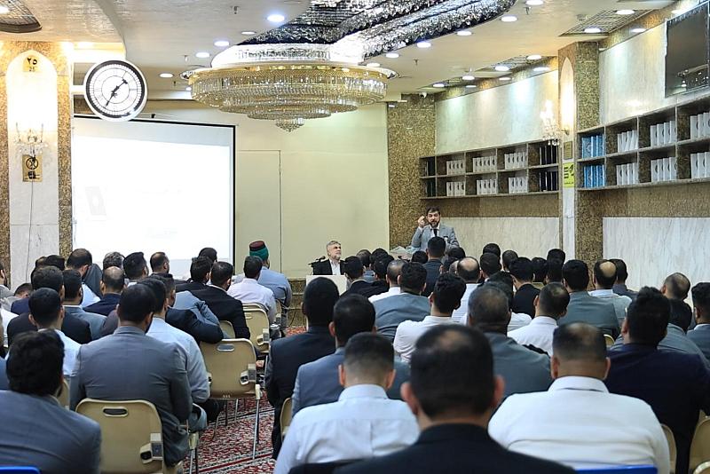 أكاديمية التطوير الإداري تنظم ندوة تعريفية لطلبتها عن المجمع العلمي للقرآن الكريم