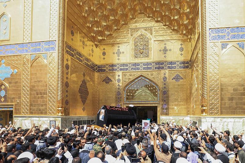 بحضور متوليها الشرعي.. وفد العتبة العباسية المقدسة يشارك في تشييع جثمان المرجع الديني الشيخ الفياض في النجف الأشرف