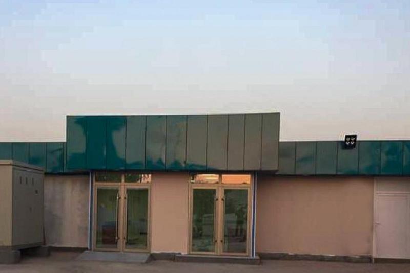 الانتهاءُ من تغليف واجهة مشروع بناية الحياة السابعة في محافظة بابل وجدرانها من الخارج والمباشرة بتثبيت القطع الدلاليّة