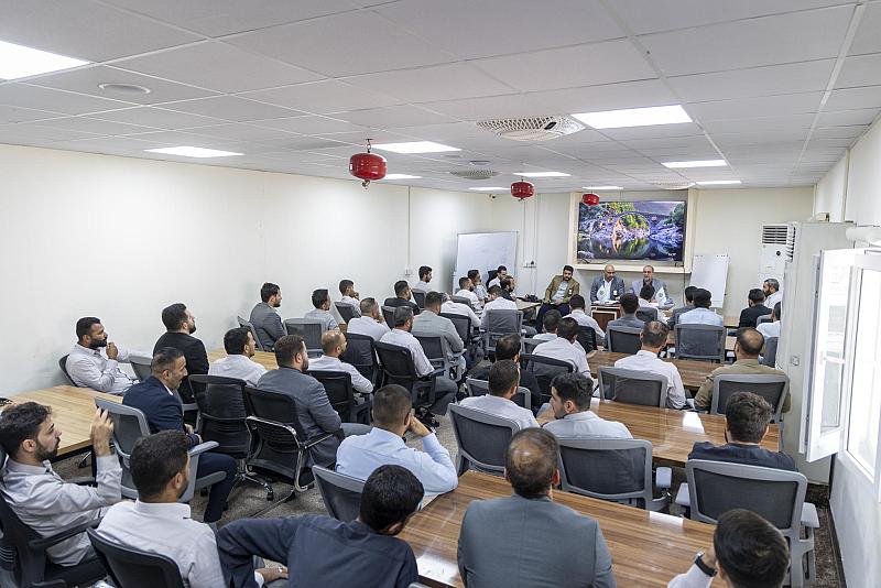 عضو مجلس إدارة العتبة العباسية يطّلع على آلية استقبال المتقدمين للدراسة في أكاديمية التطوير الإداري