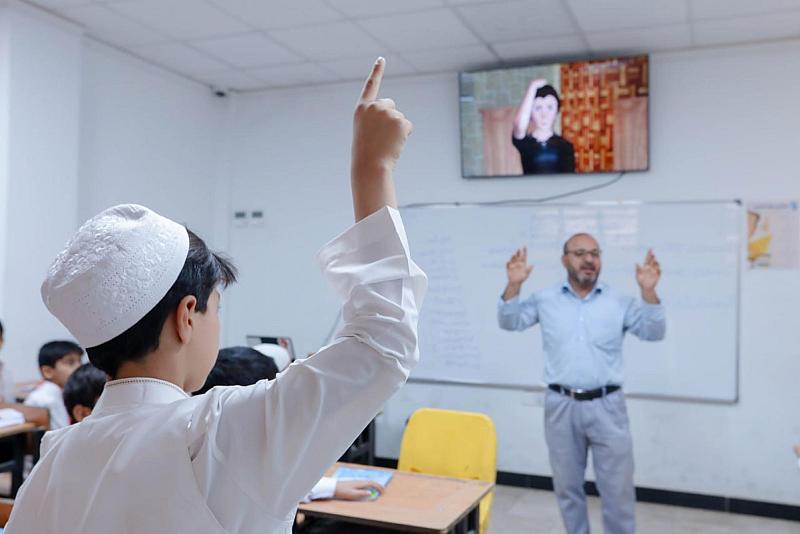 المجمع العلمي يستخدم وسائل تعليمية حديثة لطلبة الدورات القرآنية الصيفية