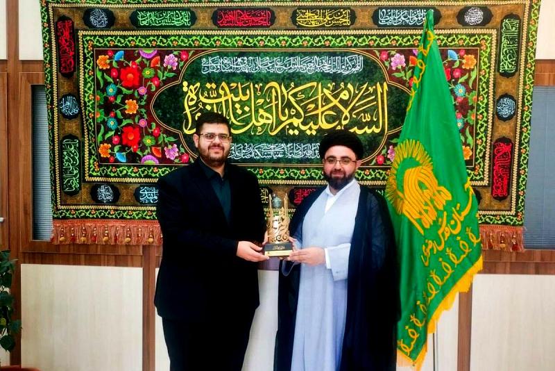 العتبةُ الرضويّة المقدّسة تحتفي برئيس قسم الدراسات القرآنيّة في جامعة أمّ البنين
