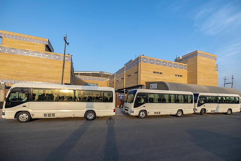وصول الطالبات الخريجات من الدول العربية والإسلامية إلى كربلاء المقدسة للمشاركة في حفل تخرج بنات الكفيل