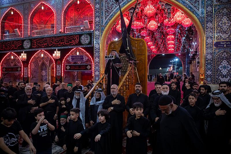 أهالي كربلاء يحيون اليوم السابع لذكرى شهادة الإمام الحسين (عليه السلام)