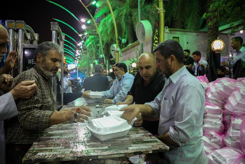 مئاتُ الوجبات يقدّمها قسمُ ما بين الحرمين الشريفين للزائرين الصائمين