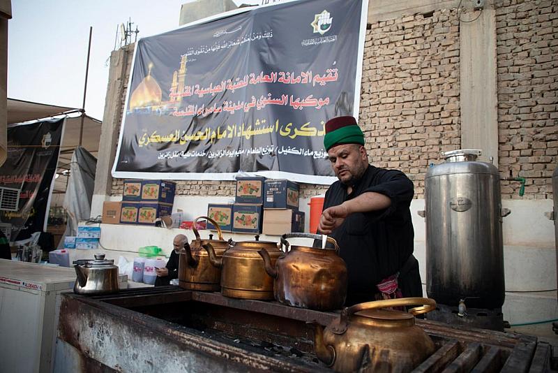 العتبة العباسية تقدّم عبر موكبها الخدمي أكثر من 100 ألف وجبة طعام لزائري سامراء