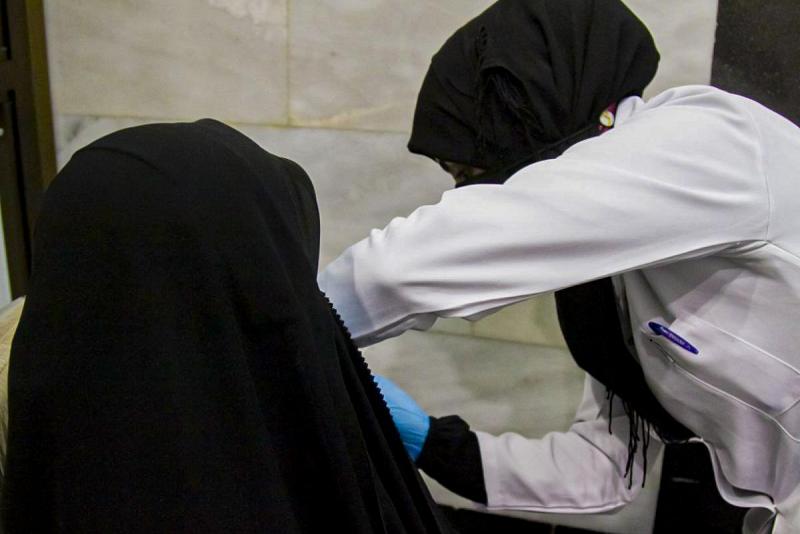 المباشرة بحملة تطعيمٍ ضدّ كورونا لمنتسبات العتبة العبّاسية المقدّسة