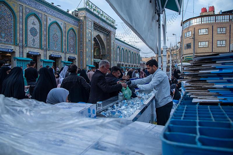 قسم الشؤون الخدمية يوفر المياه الصالحة للشرب لزائري مرقد أبي الفضل العباس (عليه السلام)