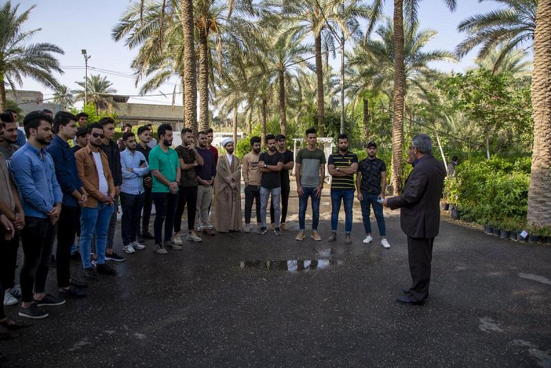 ضيوفُ مُلتقى القمر يُجرون زيارةً لمشتل العتبة الحسينيّة المقدّسة