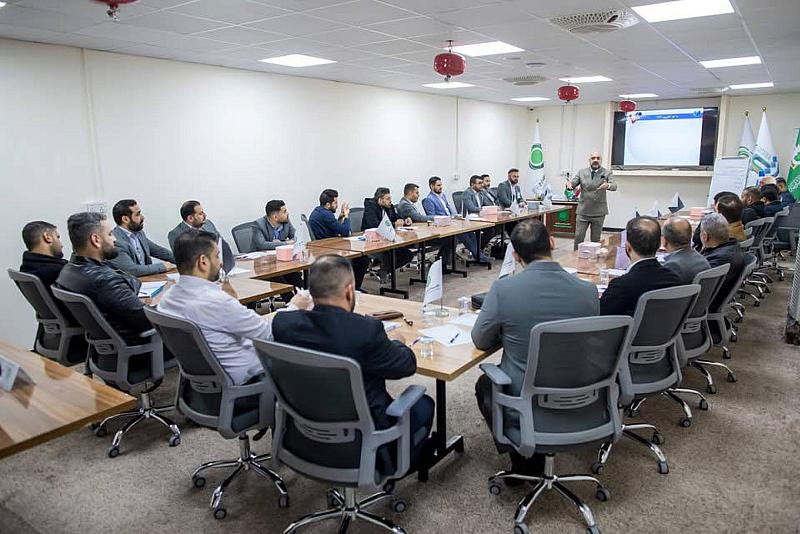 قسم التطوير يقيم دورة عن أساسيات التدريب لطلبة أكاديمية التطوير الإداري